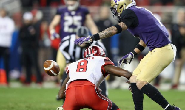Byron Murphy #1 of the Washington Huskies breaks up a pass intended for Siaosi Mariner #8 of the Ut...