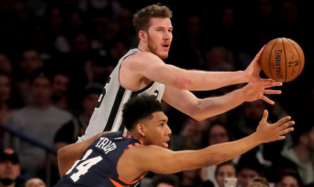 Jakob Poeltl #25 of the San Antonio Spurs passes the ball as Allonzo Trier #14 of the New York Knic...