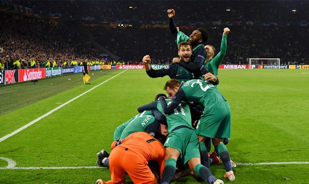 Fernando Llorente of Tottenham Hotspur celebrates victory with his team mates after the UEFA Champi...