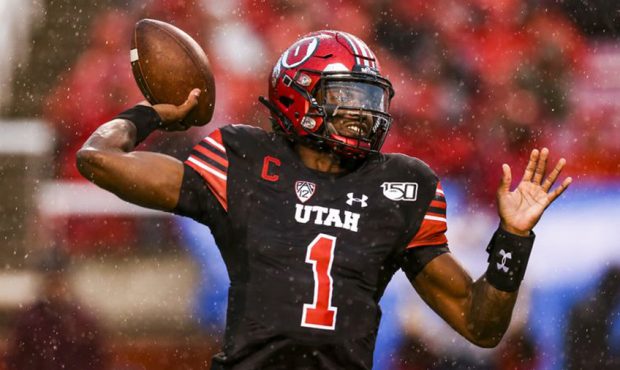 Utah Utes quarterback Tyler Huntley (1) throws the ball during the first half of an NCAA football g...