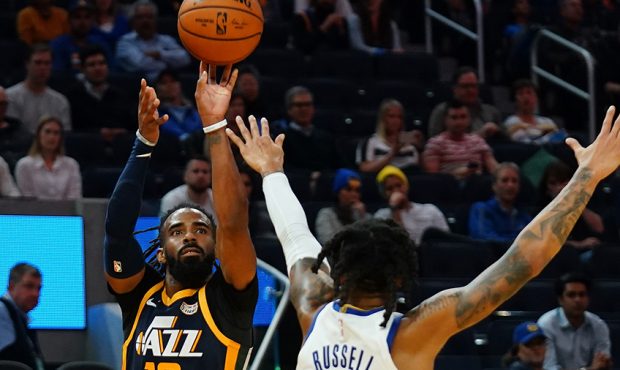 Mike Conley #10 of the Utah Jazz shoots a basket over D'Angelo Russell #0 of the Golden State Warri...