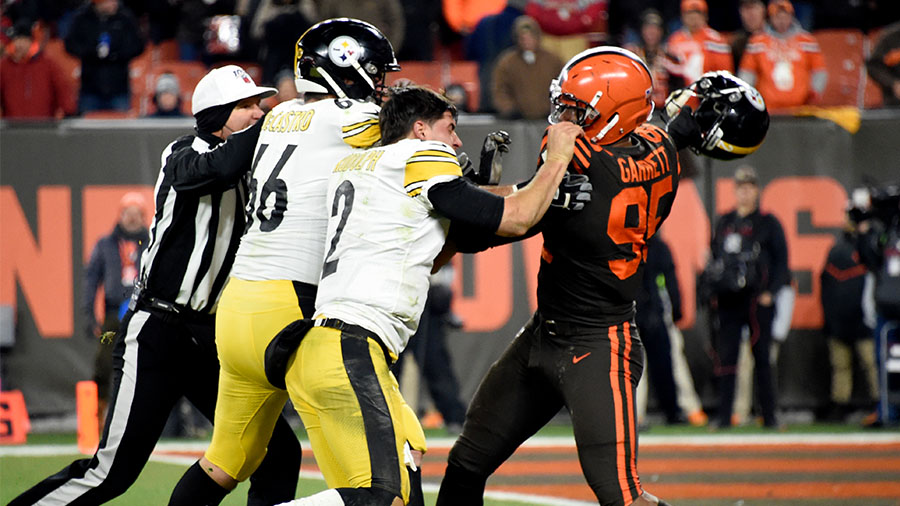 Browns, Steelers brawl at end of Cleveland's 21-7 win