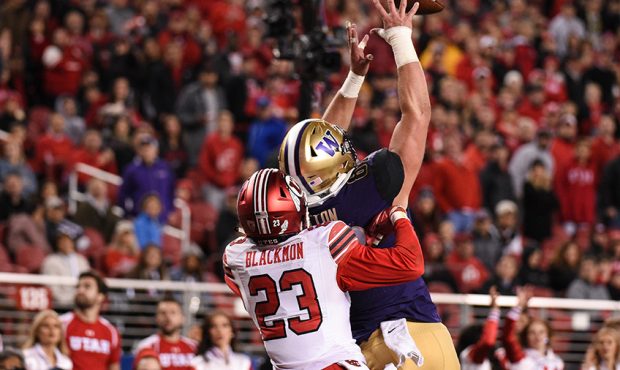 Washington Huskies tight end Cade Otton (87) can't complete a pass under pressure from Utah Utes de...