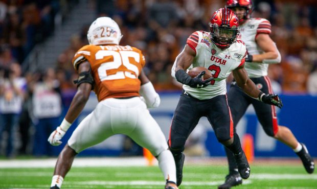 Utah Utes running back Zack Moss (2) carries the ball during the Alamo Bowl game against the Texas ...