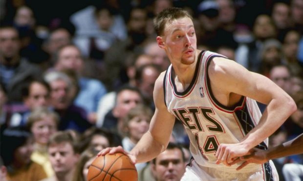 Keith Van Horn #44 of the New Jersey Nets dribbling the ball during the game against the Atlanta Ha...