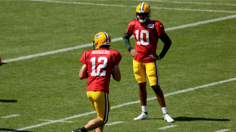ron Rodgers Mentors Jordan Love During Drill At Green Bay Packers Training Camp