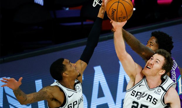 Former Utah C Jakob Poeltl Shines For Spurs In Win Over Jazz