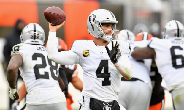 Carr, Raiders Overcome Windy, Wintry Weather To Down Browns