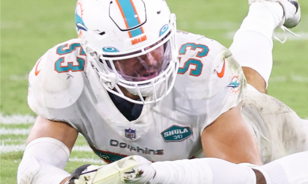 Dolphins Linebacker Kyle Van Noy Recovers Fumble, Nearly Scores In Win Over Rams