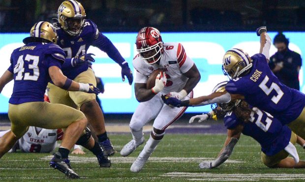 Utah Utes running back Devin Brumfield (6) is surrounded by Huskies during a PAC12 football game be...