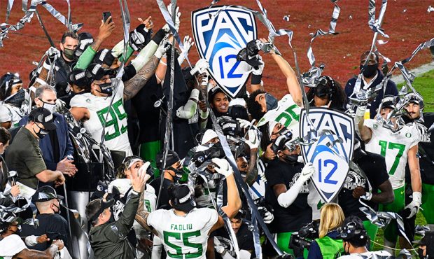 Oregon Ducks team celebrates after winning the Pac-12 Championship college football game between th...