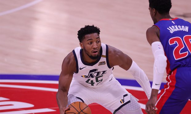 Jazz Sneak Past Pistons For Second Straight Road Win