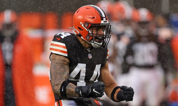 Browns LB Takitaki Encourages Fans To Get Ready For Divisional Round With 'Takis' Chips
