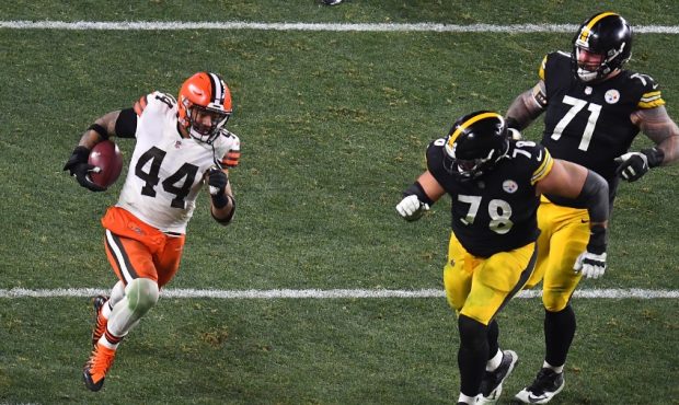 Sione Takitaki - Cleveland Browns - Pittsburgh Steelers...