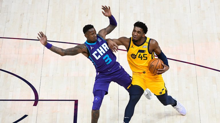 Hornets Broadcasters Go Nuts Over Donovan Mitchell Travel No Call Ksl Sports