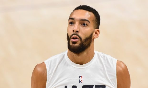 Rudy Gobert Hits 20-Foot Jumpshot For Jazz In First Quarter Against Pelicans