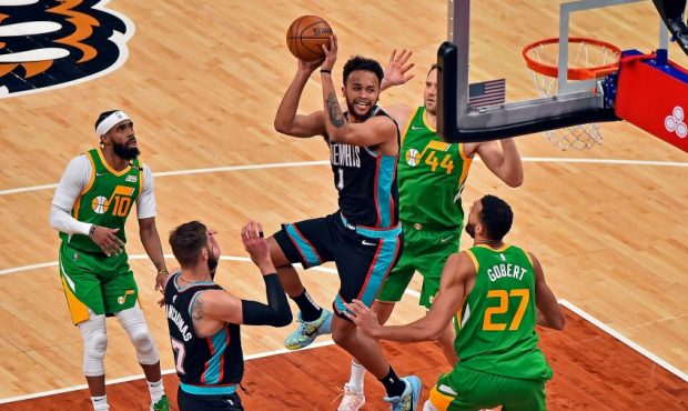 Utah Jazz defenders surround Memphis Grizzlies guard Kyle Anderson (Photo by Justin Ford/Getty Imag...