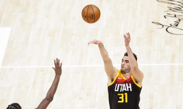 Jazz's Georges Niang Torches Net With Four Early Three-Pointers Against Thunder