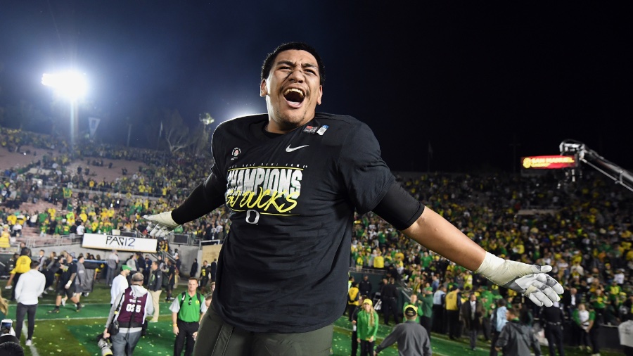 Mock Draft: Atlanta Falcons slated to take Oregon's Penei Sewell