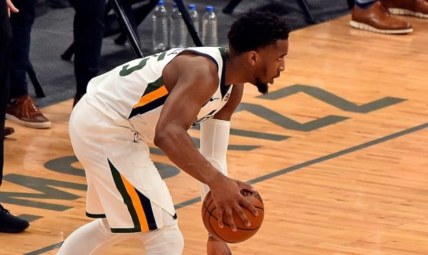 Jazz Guard Donovan Mitchell Connects After Crossover Against Grizzlies