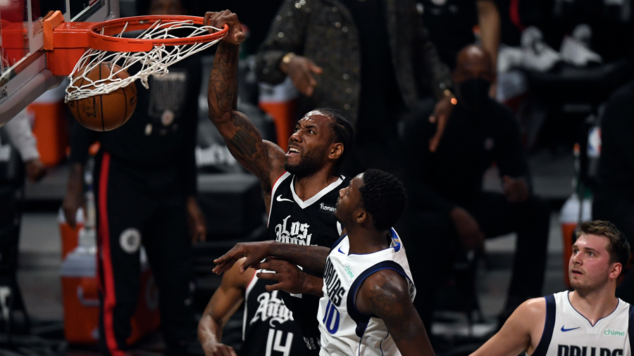 Kawhi Leonard of the LA Clippers dunks the ball against the Dallas