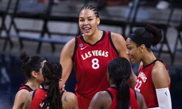 Instant Replay: Aces Star Liz Cambage Laughs Her Way Into Bucket