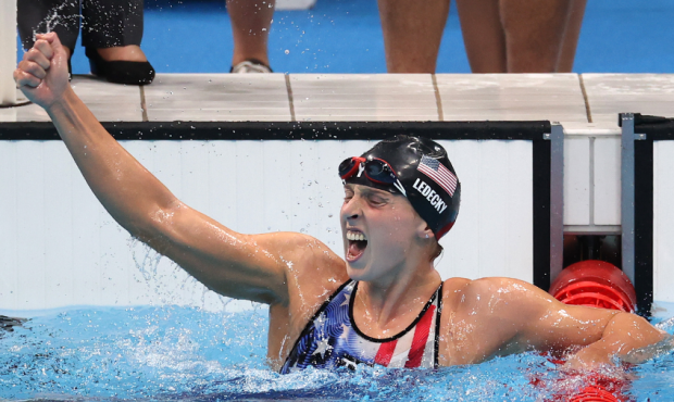 US Swimmer Ledecky Easily Wins 1500m