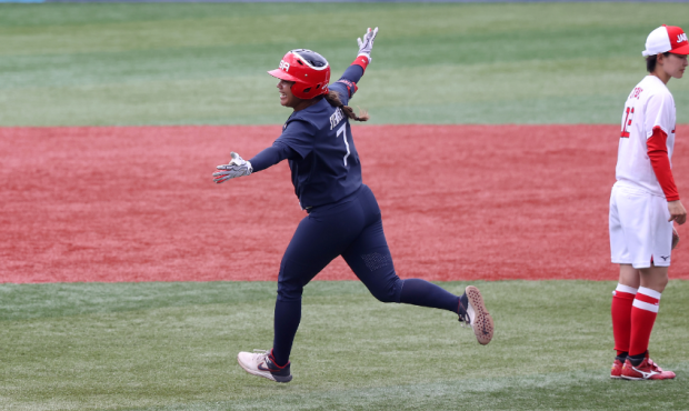 Stewart's Walkoff HR Lifts US Over Japan 2-1 For 5-0 Record