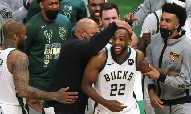 Middleton Sends Bucks Past Suns To Tie NBA Finals At 2-2