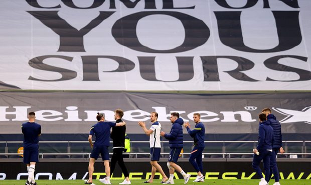 LONDON, ENGLAND - MAY 19: Harry Kane of Tottenham Hotspur leads the team in a lap of honour followi...