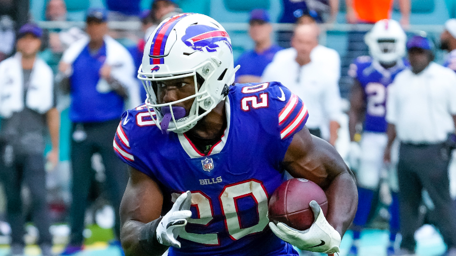 Bills RB Zack Moss Spins, Powers Through Defenders For Touchdown