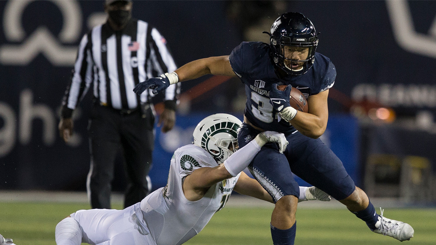 Elelyon Noa Helps Utah State To Early Lead With TD Run Against Hawai'i