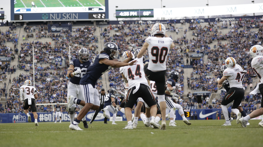 BYU WR Keanu Hill Blocks ISU Punt, Recovers For Touchdown
