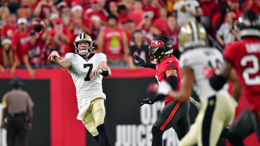 Taysom Hill - New Orleans Saints - Tampa Bay Buccaneers...