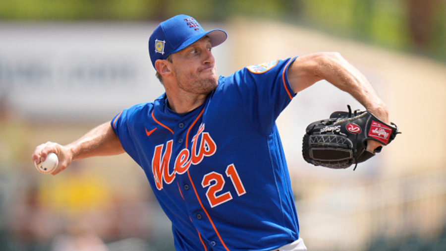 JUPITER, FLORIDA - MARCH 21: Max Scherzer #21 of the New York Mets delivers a pitch in the fourth i...