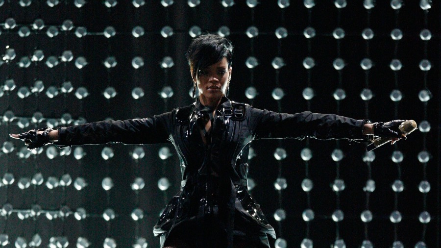 Rihanna-Super-Bowl-2009...