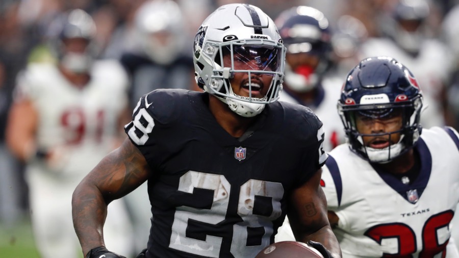 Report: Raiders RB Jacobs Won't Report To Camp On Time