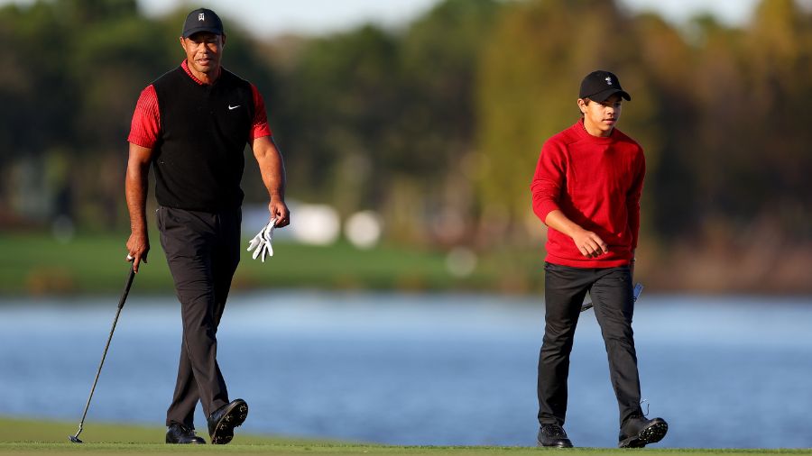 Tiger-Woods-Charlie-Woods-Walk-by-green-at-2022-PNC-Championship...
