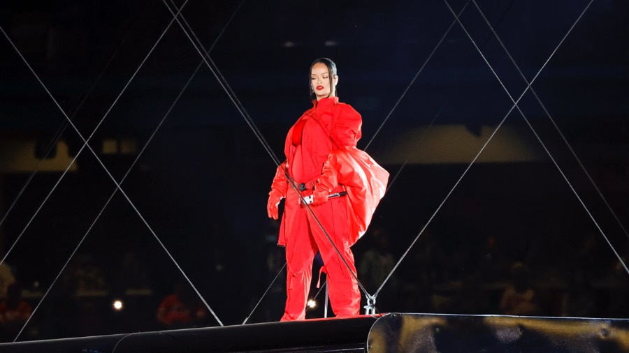 Rihanna-Super-Bowl-Halftime-Show...