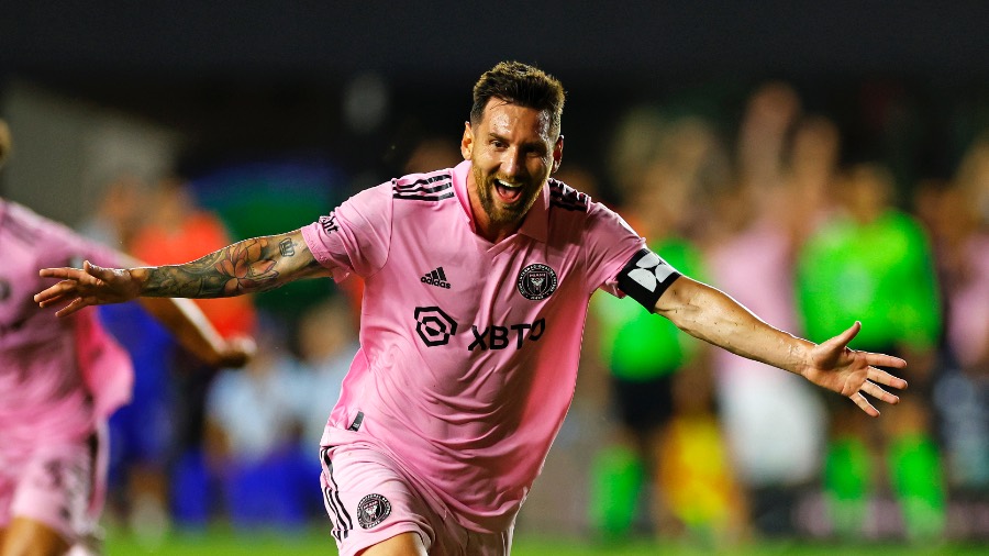 Lionel Messi scores on his MLS debut for Inter Miami