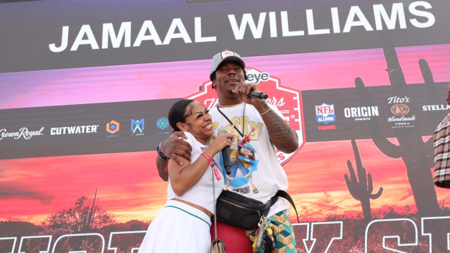 New Orleans Saints Fans Shower Jamaal Williams With Anime Products