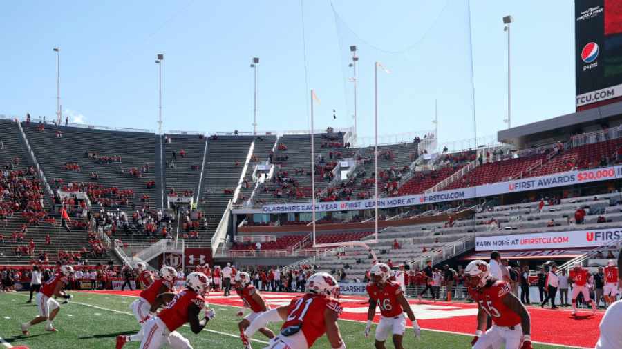 utah-football-warms-up-for-game-against-oregon-state-2022...