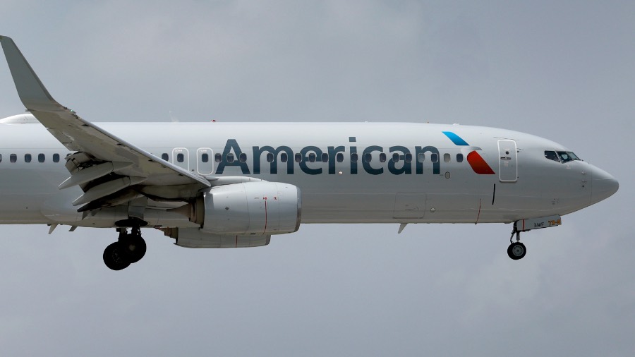American-Airlines-Plane-Miami...