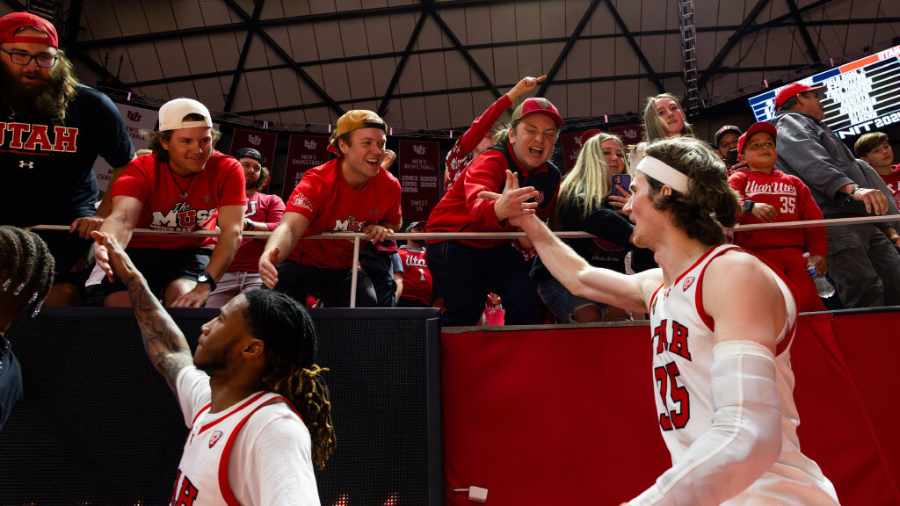 deivon-smith-branden-carlson-give-high-fives-to-muss-after-nit-win-2024...