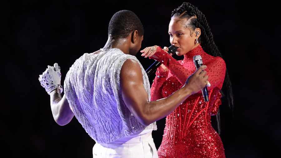 alicia-keys-performs-in-super-bowl-halftime-with-usher-2024