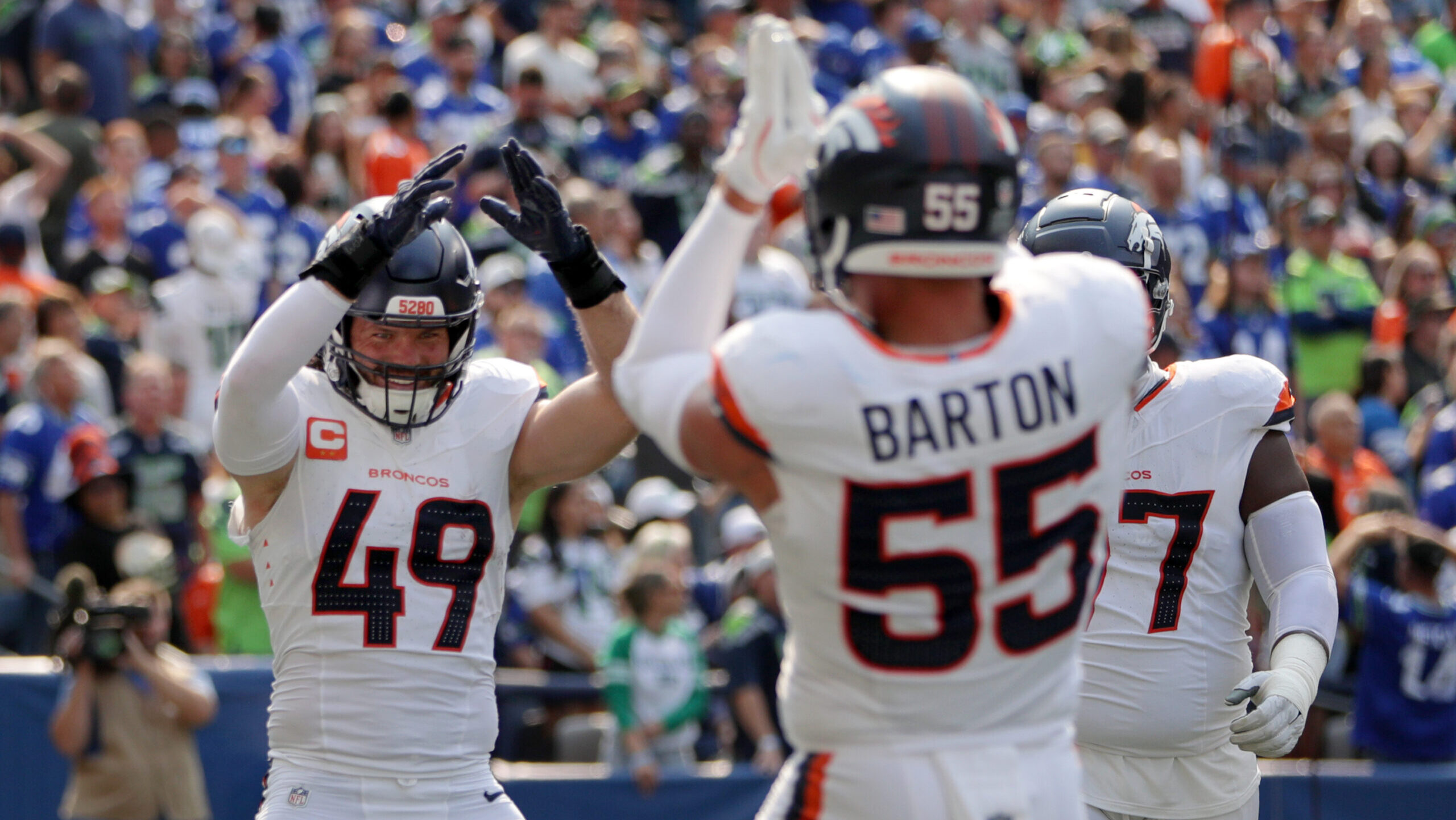 Broncos LB Cody Barton runs off fumble for first career TD